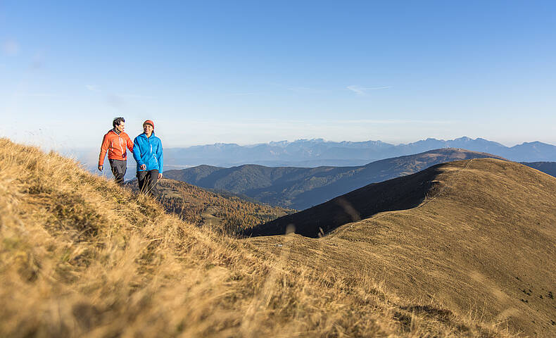 Eine atemberaubende Aussicht von den Gipfeln der Nockberge, mit dem Millstätter See im Hintergrund © Franz Gerdl_MBN Tourismus
