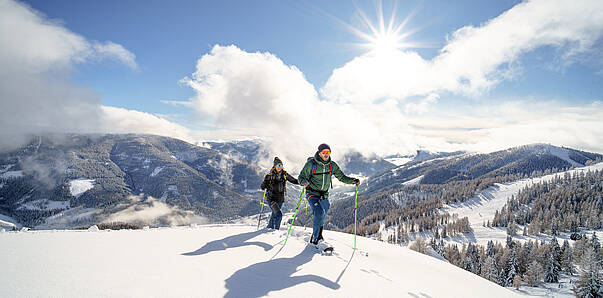 Schneeschuhwandern in Österreich © Mathias_Praegant_MBN Tourismus