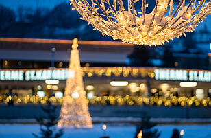 Magische Vorweihnachtszeit mit schönen Lichtern am Alpinen Thermen-Advent 