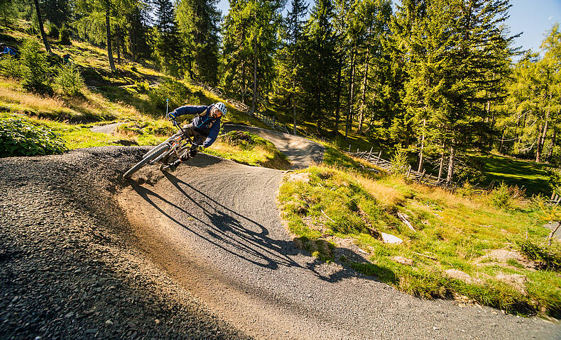 Flowtrail Erlebnis mit rund 8% durchschnittlichem Gefälle © Mathias Prägant