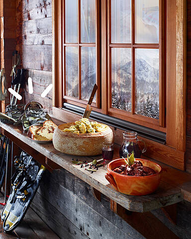 Regionale Kulinarik im Rahmen der Schneeschuhwanderung Gourmet im Schnee © ARGE Naturerlebnis Michael Stabentheiner